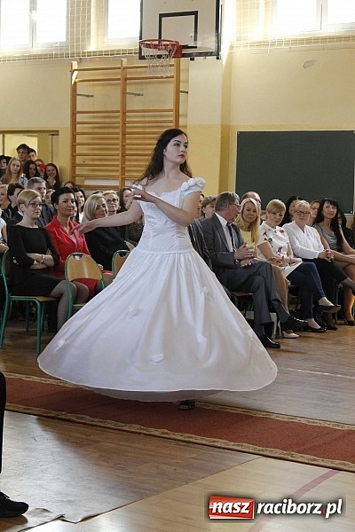 Zdjęcie w galerii na portalu naszraciborz.pl: II LO pożegnało swoich maturzystów. Teraz już tylko nauka przed egzaminem dojrzałości wiadomości z regionu