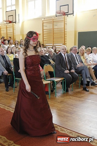 Zdjęcie w galerii na portalu naszraciborz.pl: II LO pożegnało swoich maturzystów. Teraz już tylko nauka przed egzaminem dojrzałości wiadomości z regionu