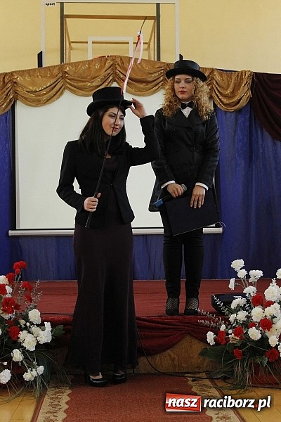 Zdjęcie w galerii na portalu naszraciborz.pl: II LO pożegnało swoich maturzystów. Teraz już tylko nauka przed egzaminem dojrzałości wiadomości z regionu