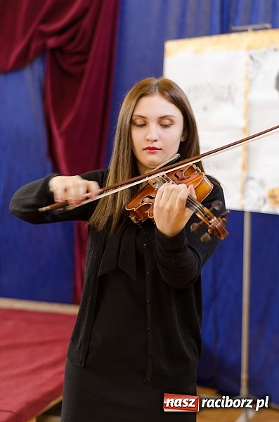 Zdjęcie w galerii na portalu naszraciborz.pl: II LO pożegnało swoich maturzystów. Teraz już tylko nauka przed egzaminem dojrzałości wiadomości z regionu