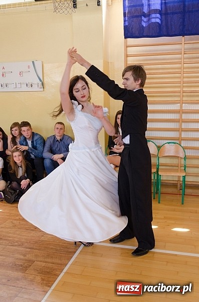 Zdjęcie w galerii na portalu naszraciborz.pl: II LO pożegnało swoich maturzystów. Teraz już tylko nauka przed egzaminem dojrzałości wiadomości z regionu