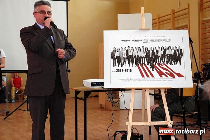 Zdjęcie w galerii na portalu naszraciborz.pl: Wielcy mistrzowie odebrali świadectwa ukończenia ZSOMS. Teraz matura wiadomości z regionu