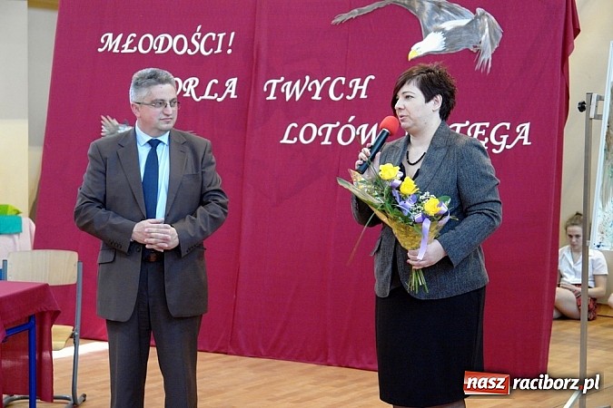 Zdjęcie w galerii na portalu naszraciborz.pl: Wielcy mistrzowie odebrali świadectwa ukończenia ZSOMS. Teraz matura wiadomości z regionu