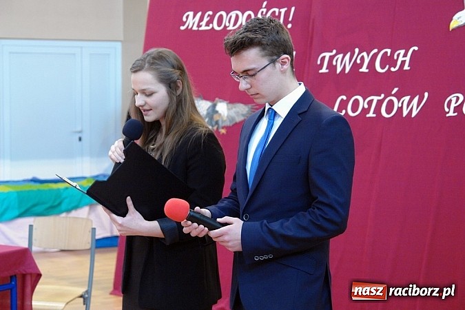 Zdjęcie w galerii na portalu naszraciborz.pl: Wielcy mistrzowie odebrali świadectwa ukończenia ZSOMS. Teraz matura wiadomości z regionu