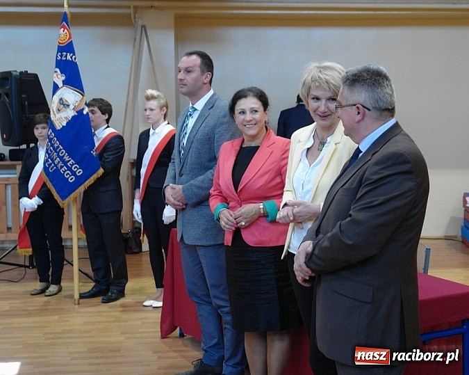 Zdjęcie w galerii na portalu naszraciborz.pl: Wielcy mistrzowie odebrali świadectwa ukończenia ZSOMS. Teraz matura wiadomości z regionu