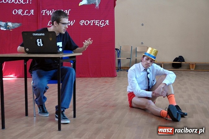 Zdjęcie w galerii na portalu naszraciborz.pl: Wielcy mistrzowie odebrali świadectwa ukończenia ZSOMS. Teraz matura wiadomości z regionu