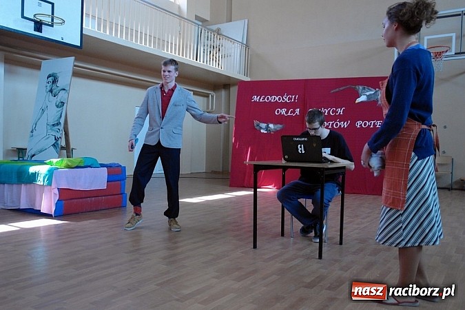 Zdjęcie w galerii na portalu naszraciborz.pl: Wielcy mistrzowie odebrali świadectwa ukończenia ZSOMS. Teraz matura wiadomości z regionu