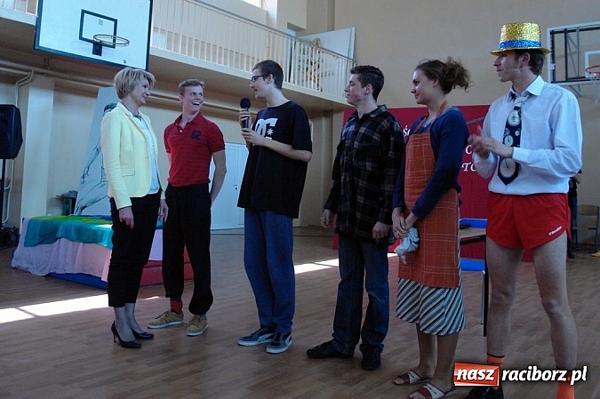 Zdjęcie w galerii na portalu naszraciborz.pl: Wielcy mistrzowie odebrali świadectwa ukończenia ZSOMS. Teraz matura wiadomości z regionu