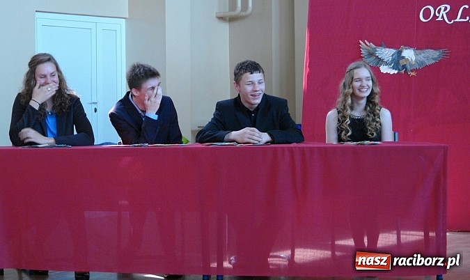 Zdjęcie w galerii na portalu naszraciborz.pl: Wielcy mistrzowie odebrali świadectwa ukończenia ZSOMS. Teraz matura wiadomości z regionu