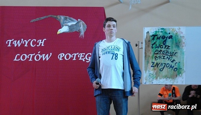 Zdjęcie w galerii na portalu naszraciborz.pl: Wielcy mistrzowie odebrali świadectwa ukończenia ZSOMS. Teraz matura wiadomości z regionu