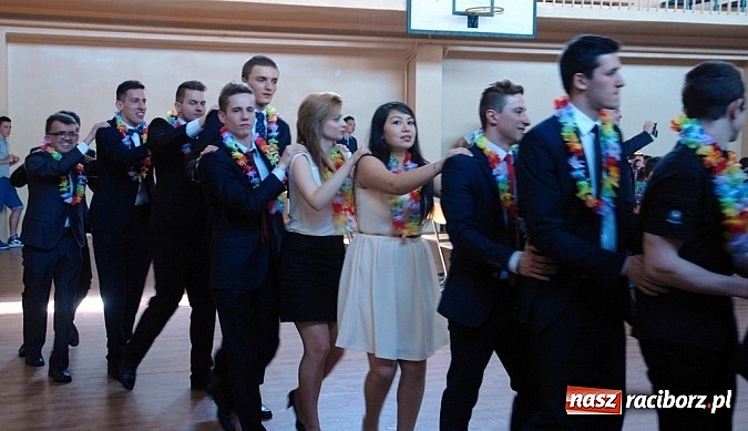 Zdjęcie w galerii na portalu naszraciborz.pl: Wielcy mistrzowie odebrali świadectwa ukończenia ZSOMS. Teraz matura wiadomości z regionu