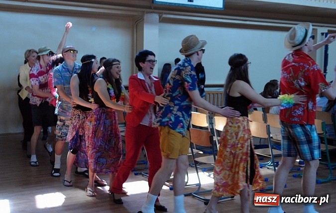 Zdjęcie w galerii na portalu naszraciborz.pl: Wielcy mistrzowie odebrali świadectwa ukończenia ZSOMS. Teraz matura wiadomości z regionu