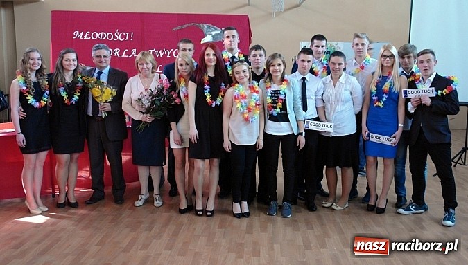 Zdjęcie w galerii na portalu naszraciborz.pl: Wielcy mistrzowie odebrali świadectwa ukończenia ZSOMS. Teraz matura wiadomości z regionu