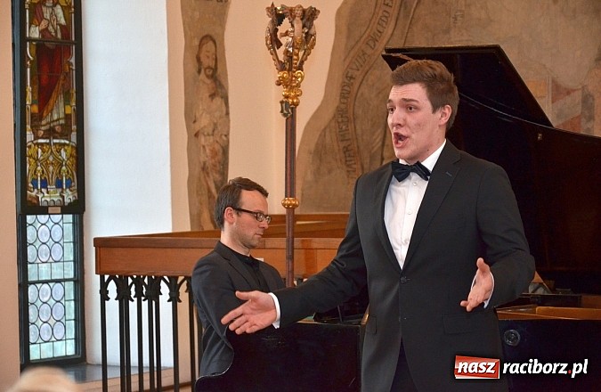 Zdjęcie w galerii na portalu naszraciborz.pl: Twarzą w twarz - nowa wystawa w Muzeum wiadomości z regionu