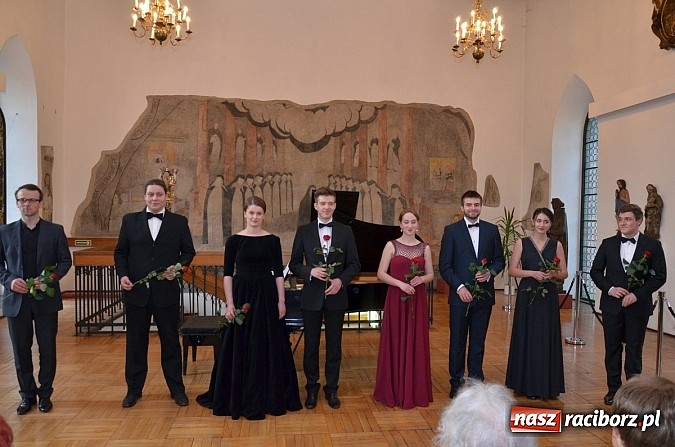 Zdjęcie w galerii na portalu naszraciborz.pl: Twarzą w twarz - nowa wystawa w Muzeum wiadomości z regionu