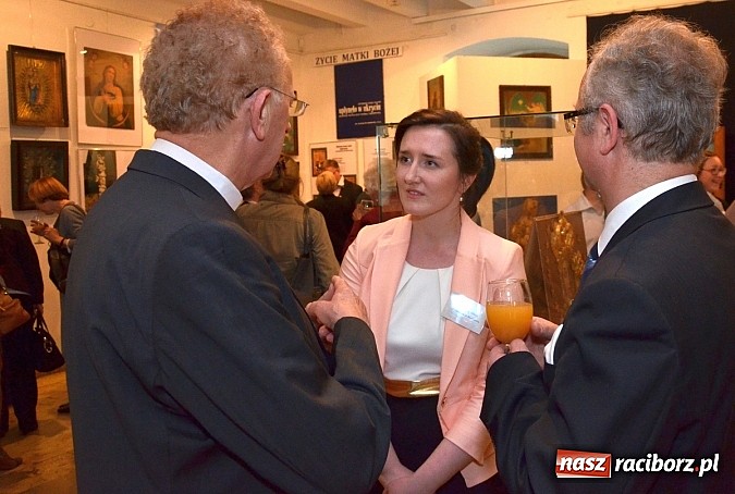 Zdjęcie w galerii na portalu naszraciborz.pl: Twarzą w twarz - nowa wystawa w Muzeum wiadomości z regionu