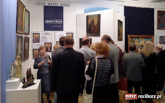 Zdjęcie w galerii na portalu naszraciborz.pl: Twarzą w twarz - nowa wystawa w Muzeum wiadomości z regionu