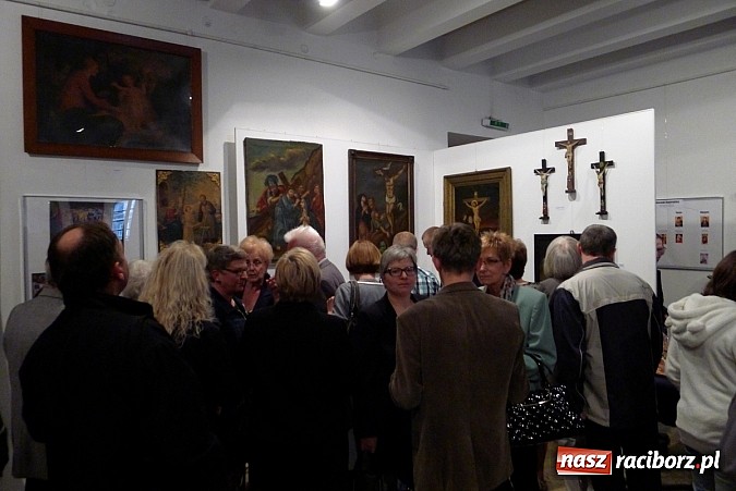 Zdjęcie w galerii na portalu naszraciborz.pl: Twarzą w twarz - nowa wystawa w Muzeum wiadomości z regionu