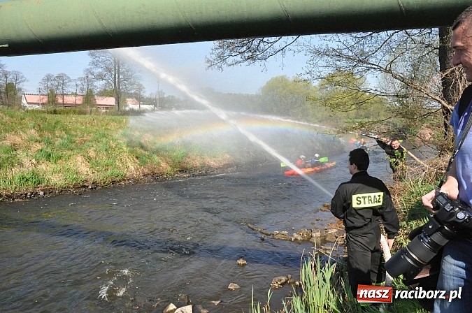 Zdjęcie w galerii na portalu naszraciborz.pl: Rekordowe VI Wielkie Sprzątanie Rzeki Rudy z Podróżnikiem Roku National Geographic wiadomości z regionu