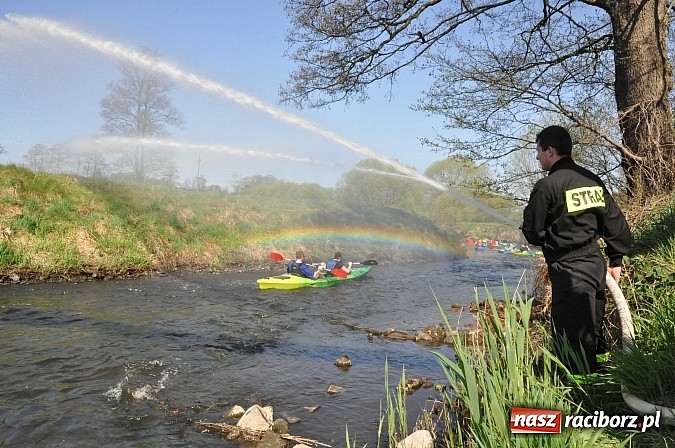 Zdjęcie w galerii na portalu naszraciborz.pl: Rekordowe VI Wielkie Sprzątanie Rzeki Rudy z Podróżnikiem Roku National Geographic wiadomości z regionu