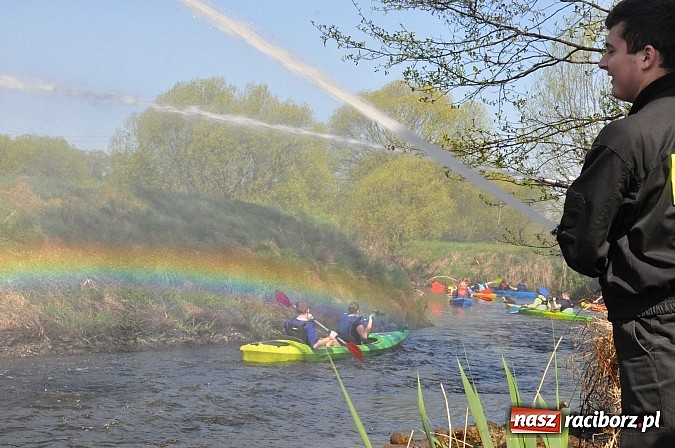Zdjęcie w galerii na portalu naszraciborz.pl: Rekordowe VI Wielkie Sprzątanie Rzeki Rudy z Podróżnikiem Roku National Geographic wiadomości z regionu