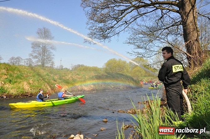Zdjęcie w galerii na portalu naszraciborz.pl: Rekordowe VI Wielkie Sprzątanie Rzeki Rudy z Podróżnikiem Roku National Geographic wiadomości z regionu