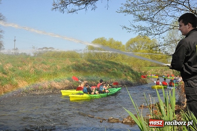 Zdjęcie w galerii na portalu naszraciborz.pl: Rekordowe VI Wielkie Sprzątanie Rzeki Rudy z Podróżnikiem Roku National Geographic wiadomości z regionu
