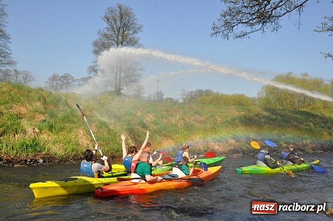 Zdjęcie w galerii na portalu naszraciborz.pl: Rekordowe VI Wielkie Sprzątanie Rzeki Rudy z Podróżnikiem Roku National Geographic wiadomości z regionu