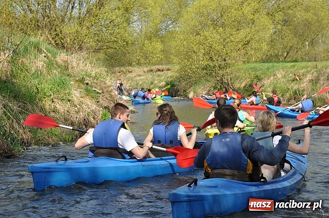 Zdjęcie w galerii na portalu naszraciborz.pl: Rekordowe VI Wielkie Sprzątanie Rzeki Rudy z Podróżnikiem Roku National Geographic wiadomości z regionu