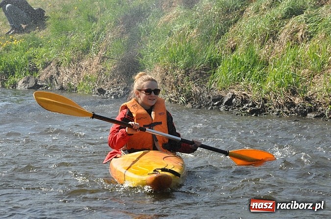 Zdjęcie w galerii na portalu naszraciborz.pl: Rekordowe VI Wielkie Sprzątanie Rzeki Rudy z Podróżnikiem Roku National Geographic wiadomości z regionu