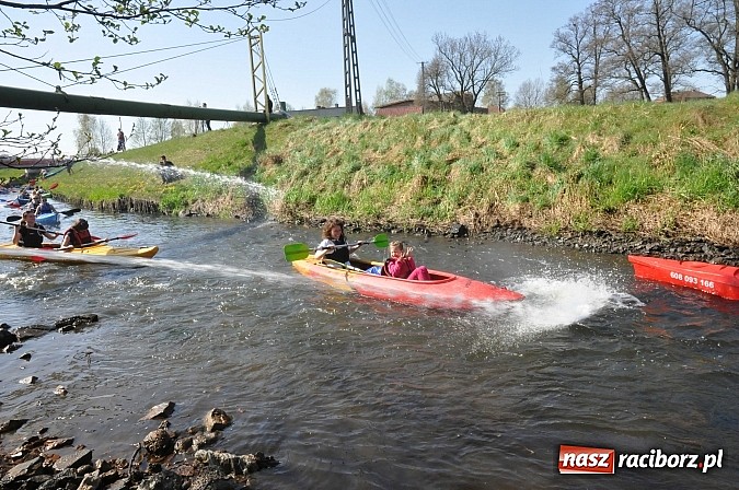 Zdjęcie w galerii na portalu naszraciborz.pl: Rekordowe VI Wielkie Sprzątanie Rzeki Rudy z Podróżnikiem Roku National Geographic wiadomości z regionu
