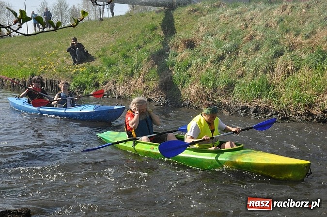 Zdjęcie w galerii na portalu naszraciborz.pl: Rekordowe VI Wielkie Sprzątanie Rzeki Rudy z Podróżnikiem Roku National Geographic wiadomości z regionu