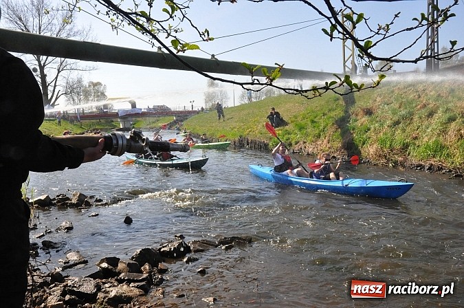 Zdjęcie w galerii na portalu naszraciborz.pl: Rekordowe VI Wielkie Sprzątanie Rzeki Rudy z Podróżnikiem Roku National Geographic wiadomości z regionu