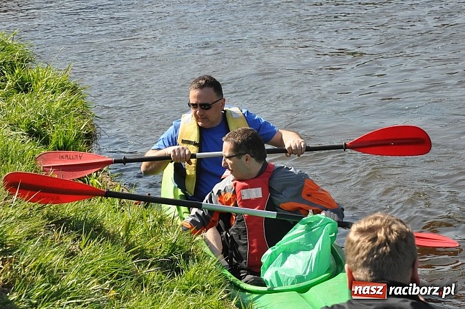 Zdjęcie w galerii na portalu naszraciborz.pl: Rekordowe VI Wielkie Sprzątanie Rzeki Rudy z Podróżnikiem Roku National Geographic wiadomości z regionu