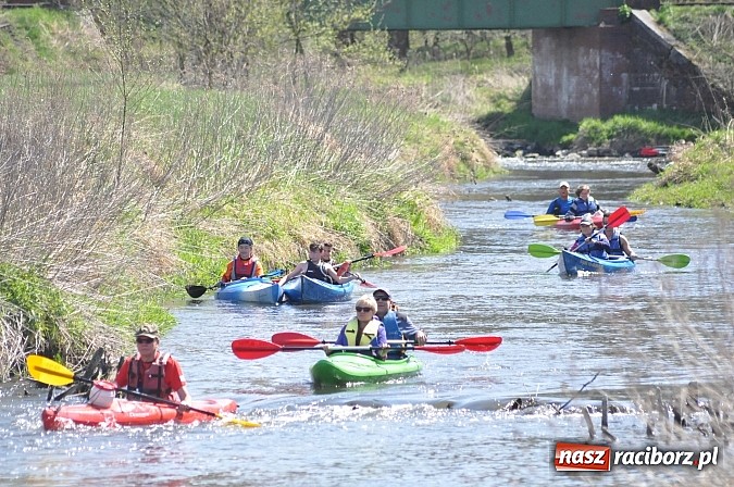 Zdjęcie w galerii na portalu naszraciborz.pl: Rekordowe VI Wielkie Sprzątanie Rzeki Rudy z Podróżnikiem Roku National Geographic wiadomości z regionu