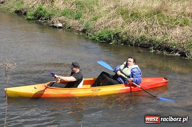 Zdjęcie w galerii na portalu naszraciborz.pl: Rekordowe VI Wielkie Sprzątanie Rzeki Rudy z Podróżnikiem Roku National Geographic wiadomości z regionu