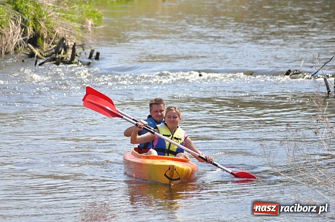 Zdjęcie w galerii na portalu naszraciborz.pl: Rekordowe VI Wielkie Sprzątanie Rzeki Rudy z Podróżnikiem Roku National Geographic wiadomości z regionu