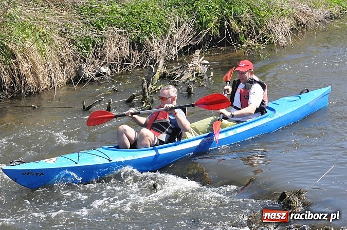 Zdjęcie w galerii na portalu naszraciborz.pl: Rekordowe VI Wielkie Sprzątanie Rzeki Rudy z Podróżnikiem Roku National Geographic wiadomości z regionu