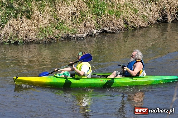 Zdjęcie w galerii na portalu naszraciborz.pl: Rekordowe VI Wielkie Sprzątanie Rzeki Rudy z Podróżnikiem Roku National Geographic wiadomości z regionu