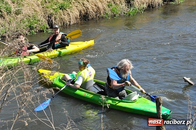 Zdjęcie w galerii na portalu naszraciborz.pl: Rekordowe VI Wielkie Sprzątanie Rzeki Rudy z Podróżnikiem Roku National Geographic wiadomości z regionu