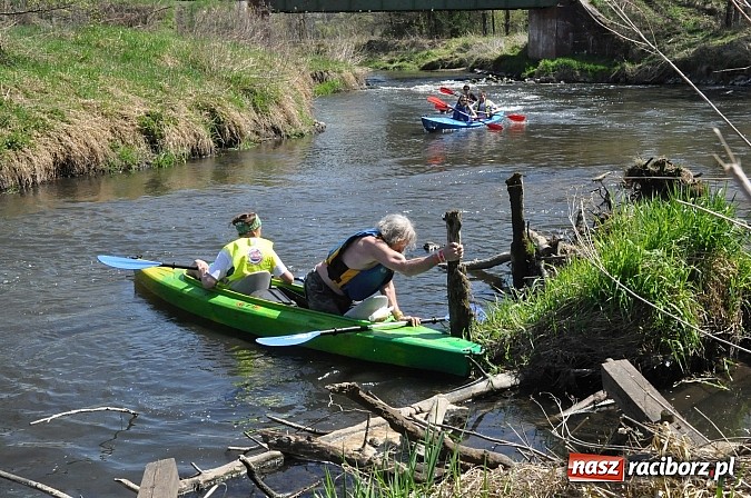 Zdjęcie w galerii na portalu naszraciborz.pl: Rekordowe VI Wielkie Sprzątanie Rzeki Rudy z Podróżnikiem Roku National Geographic wiadomości z regionu