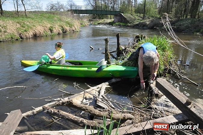 Zdjęcie w galerii na portalu naszraciborz.pl: Rekordowe VI Wielkie Sprzątanie Rzeki Rudy z Podróżnikiem Roku National Geographic wiadomości z regionu