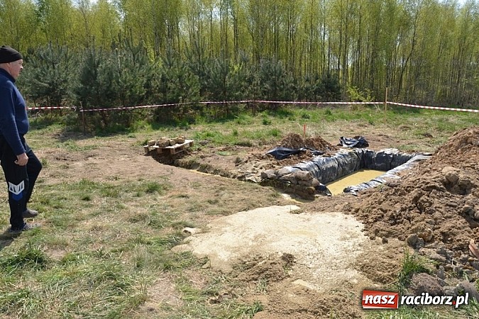 Zdjęcie w galerii na portalu naszraciborz.pl: W Jankowicach wiercą piezometr wiadomości z regionu