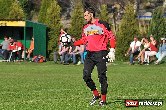 Zdjęcie w galerii na portalu naszraciborz.pl: Lider z Borucina przegrał w Czernicy wiadomości z regionu