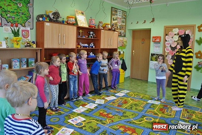 Zdjęcie w galerii na portalu naszraciborz.pl: Uczniowie Budowlanki edukują już w przedszkolu  wiadomości z regionu