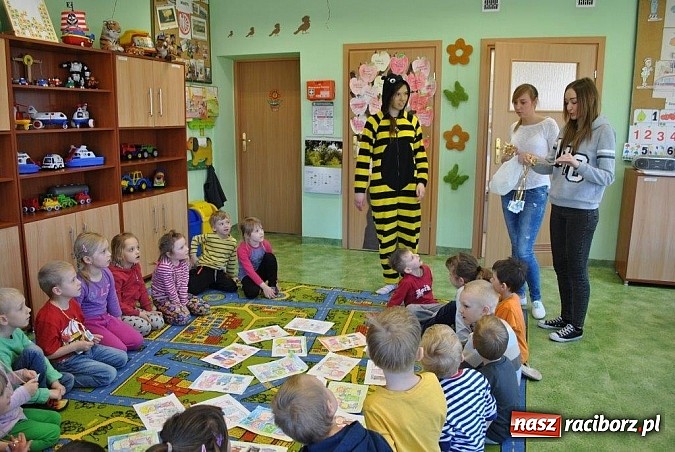 Zdjęcie w galerii na portalu naszraciborz.pl: Uczniowie Budowlanki edukują już w przedszkolu  wiadomości z regionu