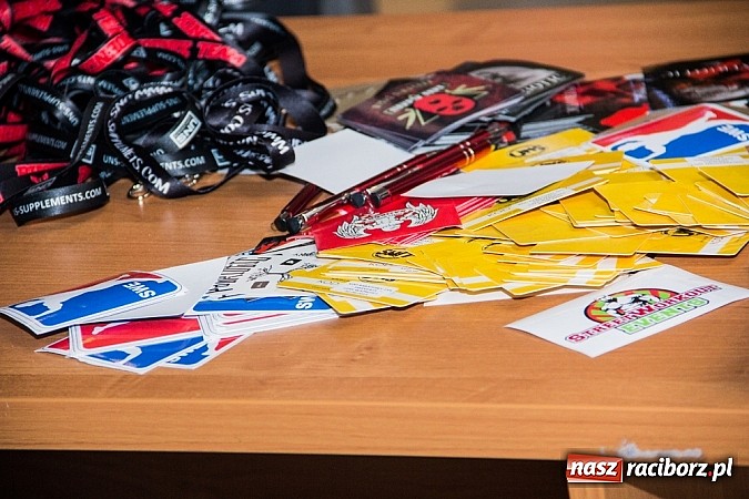 Zdjęcie w galerii na portalu naszraciborz.pl: Pokazy grupy Street Workout Racibórz w Galerii Młyńskiej wiadomości z regionu