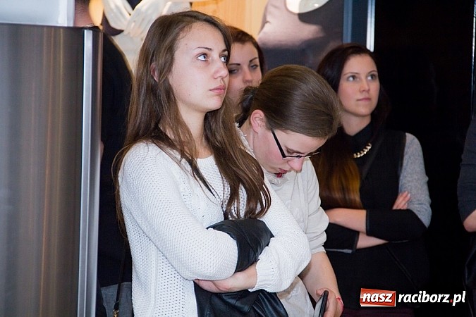 Zdjęcie w galerii na portalu naszraciborz.pl: Pokazy grupy Street Workout Racibórz w Galerii Młyńskiej wiadomości z regionu