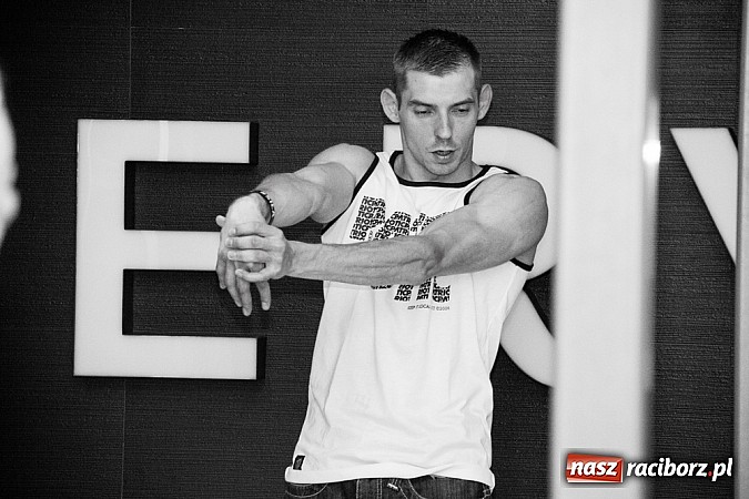 Zdjęcie w galerii na portalu naszraciborz.pl: Pokazy grupy Street Workout Racibórz w Galerii Młyńskiej wiadomości z regionu