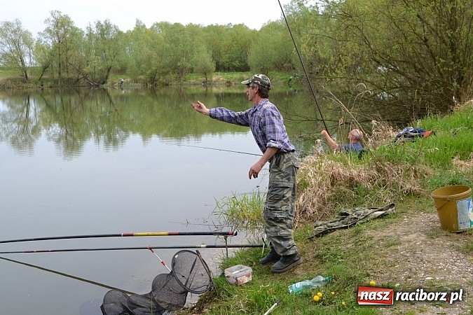 Zdjęcie w galerii na portalu naszraciborz.pl: Krzyżanowice - wędkarze rozpoczęli sezon  wiadomości z regionu